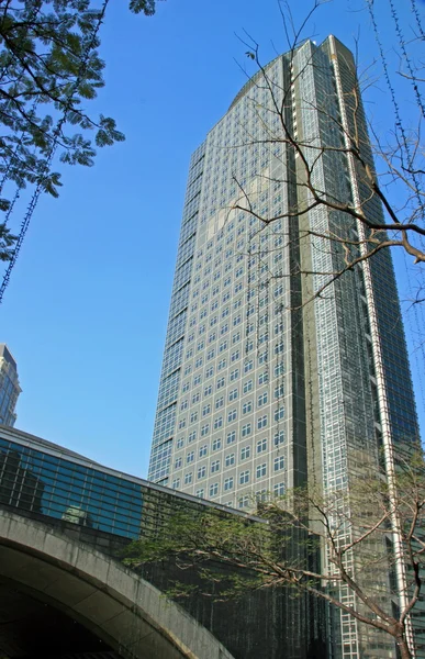 Een hoog gebouw — Stockfoto