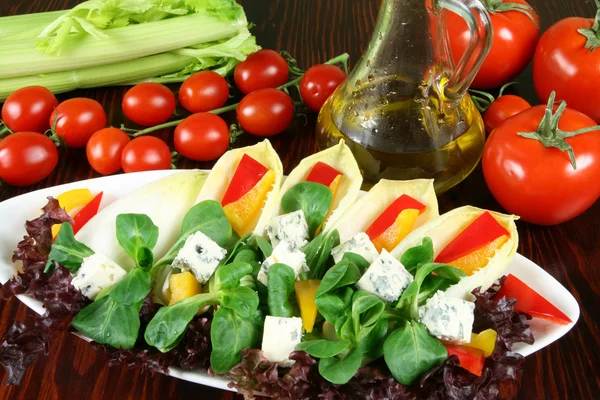 Plantaardige salade en roquefort — Stockfoto