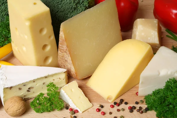 Peynir çeşitli — Stok fotoğraf
