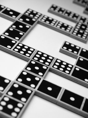 Domino (3)