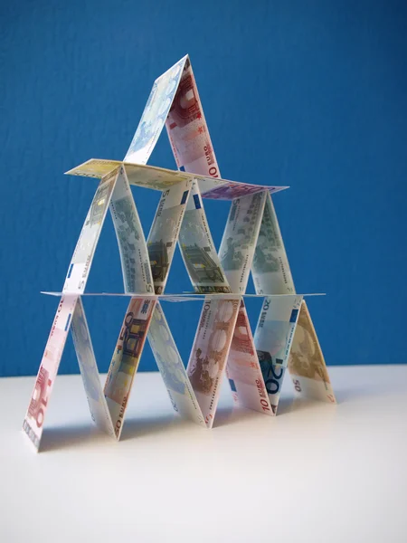 Peníze domeček z karet (4) — Stock fotografie