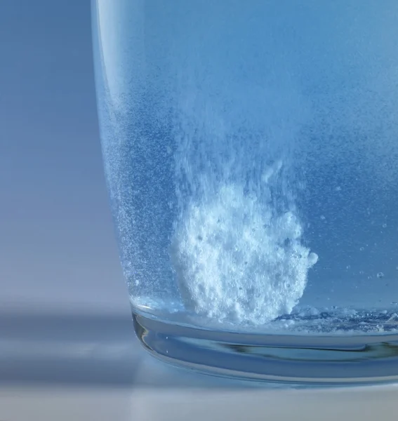 Dissolving fizzy tablet — Stock Photo, Image