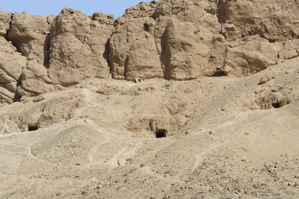 Rock cut gravar i Egypten — Stockfoto