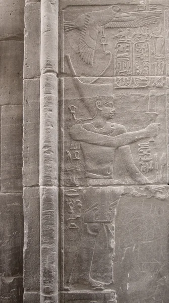 Relief showing pharaoh — Stock Photo, Image