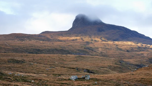 Skotská krajina s kopci a mraky — Stock fotografie