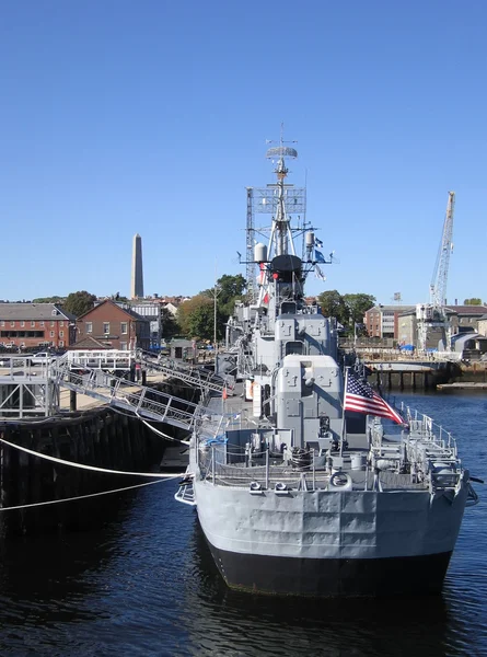 Якорный военный корабль в Бостоне — стоковое фото