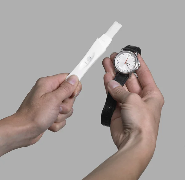 Doing a pregnancy test — Stock Photo, Image