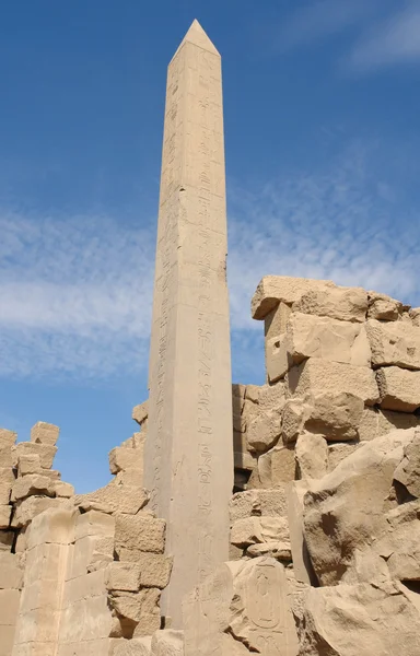 Οβελίσκος στο περίβολο του Αμμωνα-re στην Αίγυπτο — Φωτογραφία Αρχείου