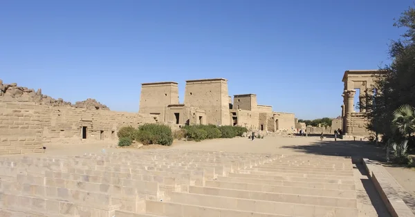 Солнечный освещенный храм Филе в Египте — стоковое фото