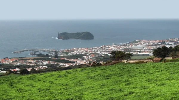 Küstensiedlung auf den Azoren — Stockfoto