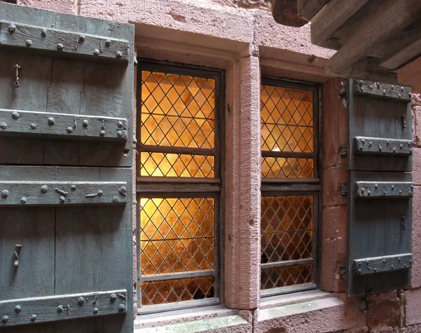 Okno na hrad haut-koenigsbourg — Stock fotografie
