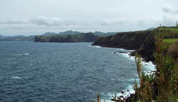 Paysage côtier orageux aux Açores — Photo