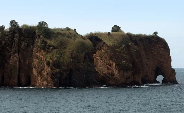 Formation de rochers au bord de la mer aux Açores — Photo