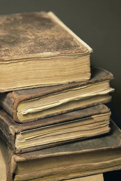 Stapel historische boeken — Stockfoto