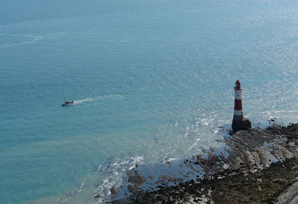 Lighthouse and Boat near Beachy Head — Stock Photo, Image