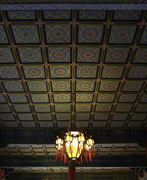 Čínská strop a lampa — Stock fotografie