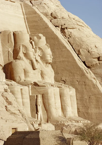 Steinskulpturen an den Abu-Simbel-Tempeln — Stockfoto