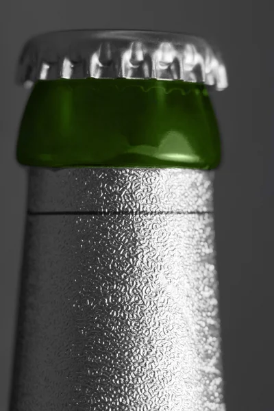 Collo di bottiglia con tappo corona — Foto Stock
