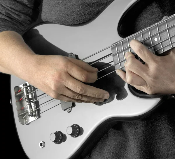 Hand on bass guitar — Stock Photo, Image