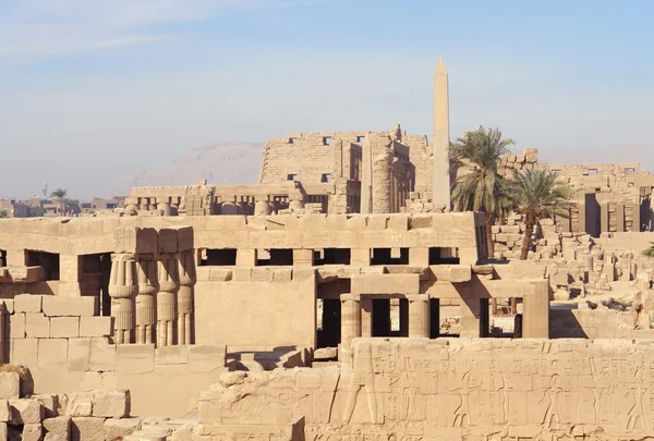 Ηλιόλουστη φωτίζεται το περίβολο του Αμμωνα-re στην Αίγυπτο — Φωτογραφία Αρχείου
