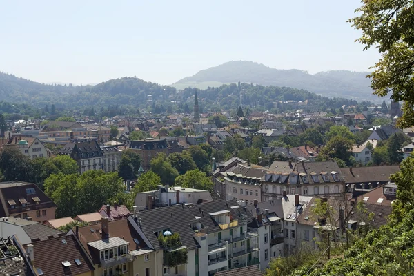 Пташиного польоту Freiburg im прогулянок містом в Сонячний ambiance — стокове фото