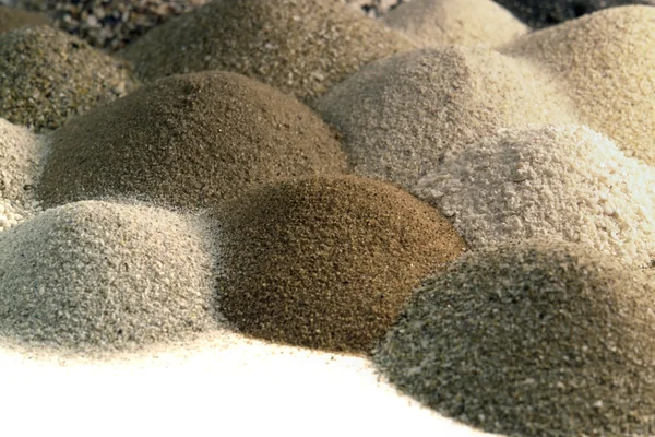 Különböző barna tónusú homok cölöpök együtt — Stock Fotó