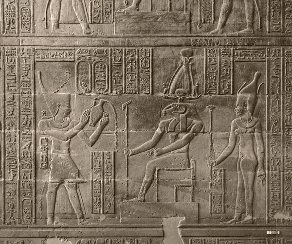 Mısır'daki chnum Tapınağı'nda kabartma — Stok fotoğraf