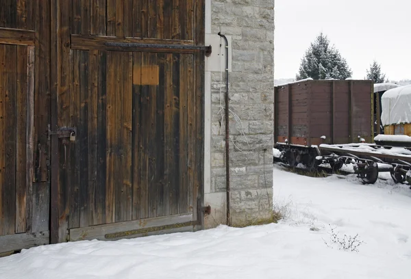 오래 된 철도 저장소 및 철도 자동차 — 스톡 사진