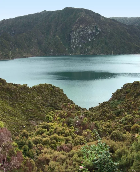 アゾレス諸島で湖畔の美しい風景 — ストック写真