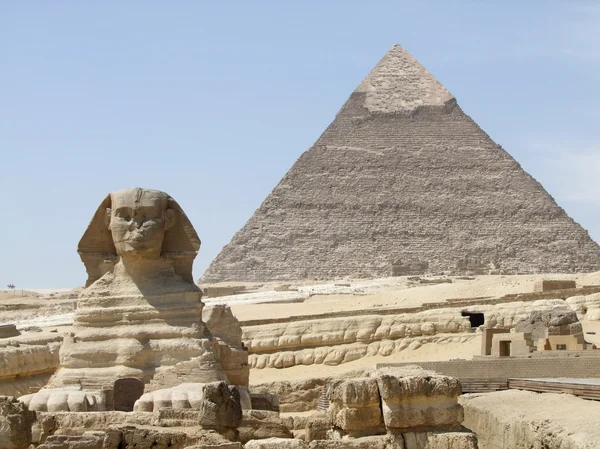 Esfinge e Pirâmide de Khafre — Fotografia de Stock