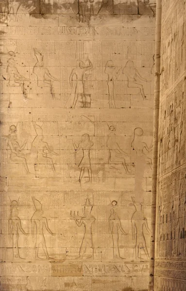 Alívios no Templo de Edfu, no Egito — Fotografia de Stock