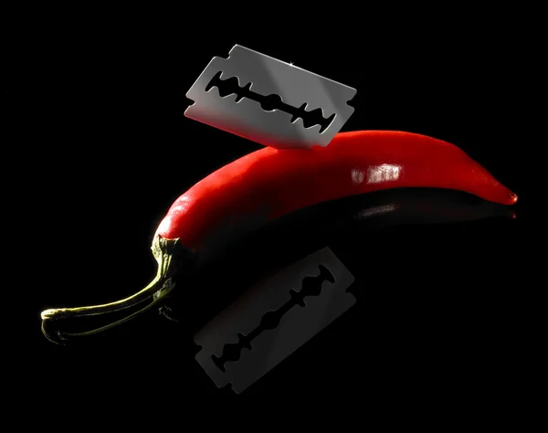 Razor blade and chili — Stock Photo, Image