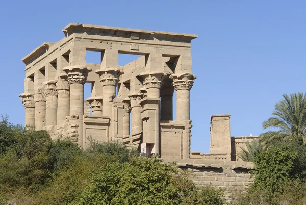 Ηλιόλουστη φωτίζεται το ναό της philae στην Αίγυπτο — Φωτογραφία Αρχείου