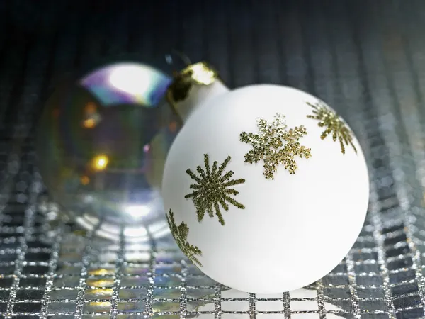 Ornamented white christmas bauble — Stock Photo, Image