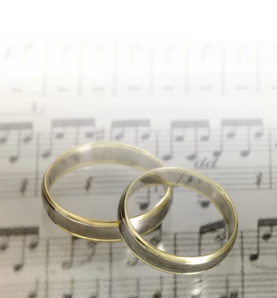 Arany esküvői gyűrűk — Stock Fotó