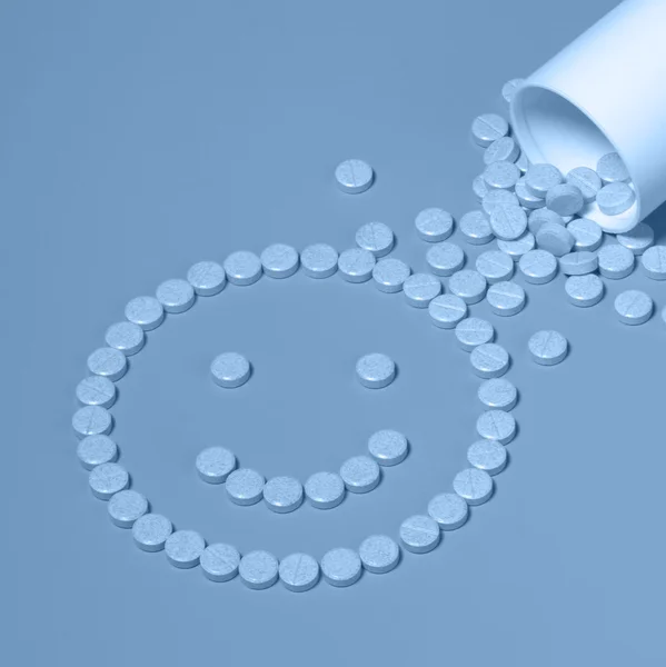 Pillole blu che formano un smiley — Foto Stock