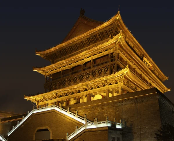 Torre del tamburo illuminata a Xian — Foto Stock