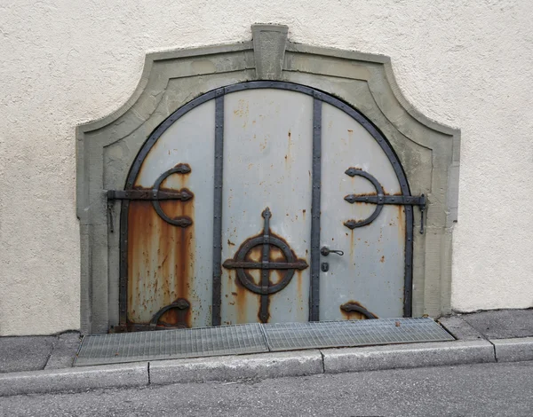 Porta enferrujada nostálgica — Fotografia de Stock