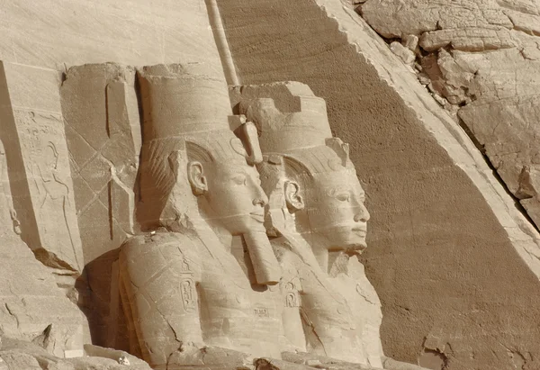 Sochy na chrámy abu simbel v Egyptě — Stock fotografie