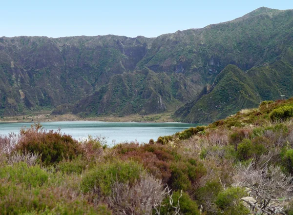 アゾレス諸島で湖畔の美しい風景 — ストック写真