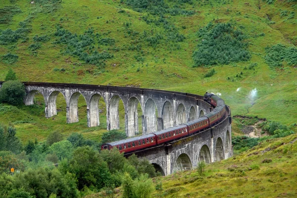 Glenfinnan Viaduct in green anbiance — Stock Photo, Image