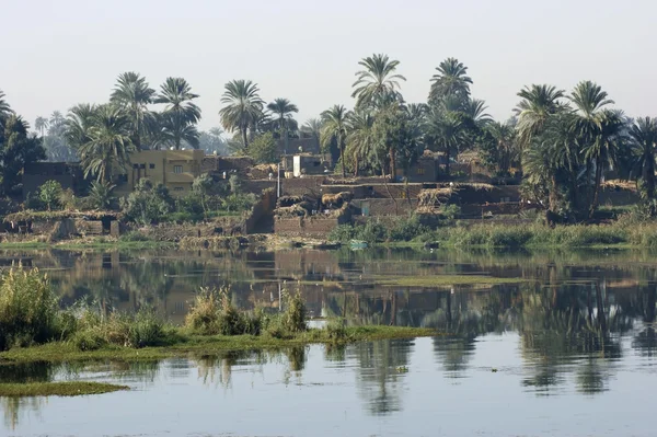 Nilu przybrzeżne krajobrazy między Aswan i Luxor — Zdjęcie stockowe