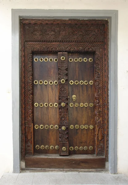 Díszes ajtó Afrikában — Stock Fotó