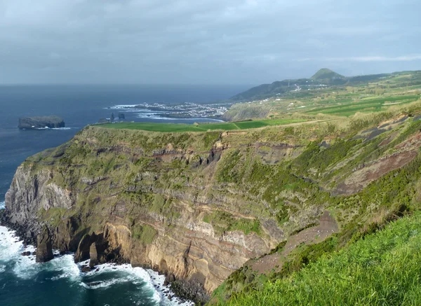 Felsige Küstenlandschaft auf den Azoren — Stockfoto