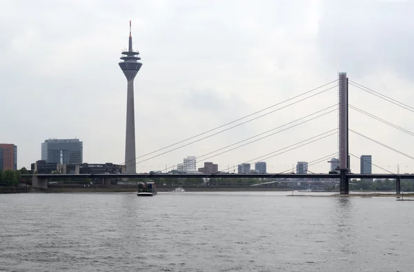 Paisaje del río Rin en Düsseldorf — Foto de Stock