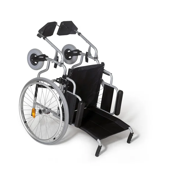 Опрокинутое инвалидное кресло — стоковое фото