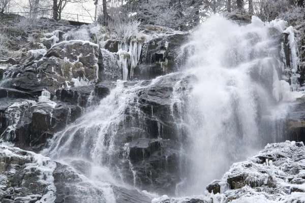 Todtnau vodopád v zimním období — Stock fotografie