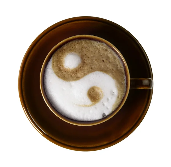 霜降りミルクの泡と茶色の磁器のカップ — ストック写真