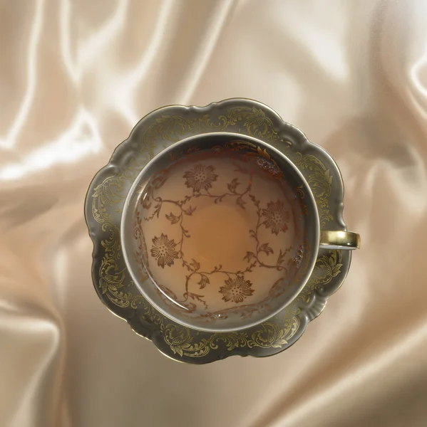 Tasse à thé nostalgique et soucoupe — Photo