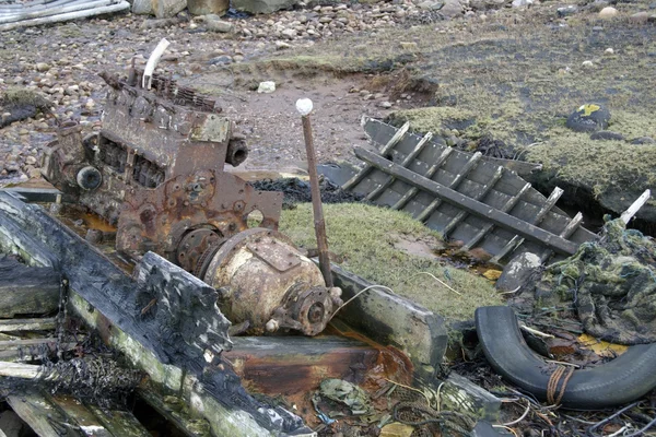 Kokuşmuş tekne motoru ile — Stok fotoğraf